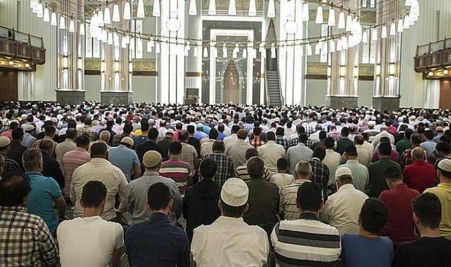Kamu kurumlarına cuma namazı genelgesi